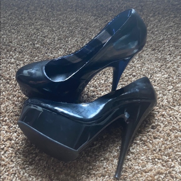 Heels - Picture 2 of 2